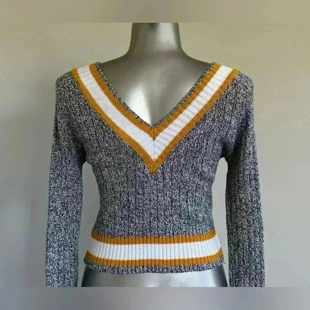 2 for $30 🆕V Neck Crop Sweater - Picture 8 of 16